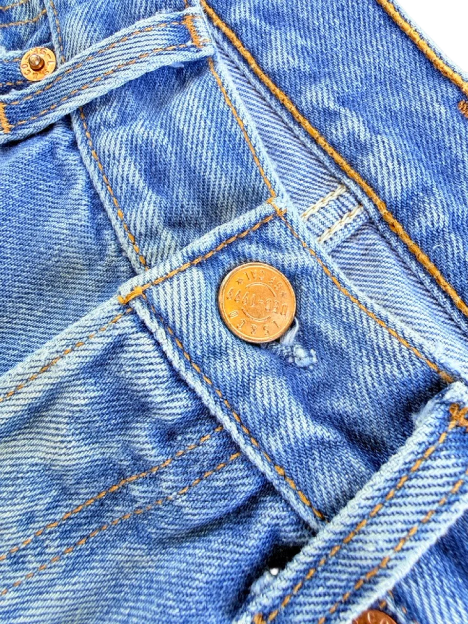 Vintage Levi's 501 Jeans | W30 x L32 | December 1999 | Made in USA