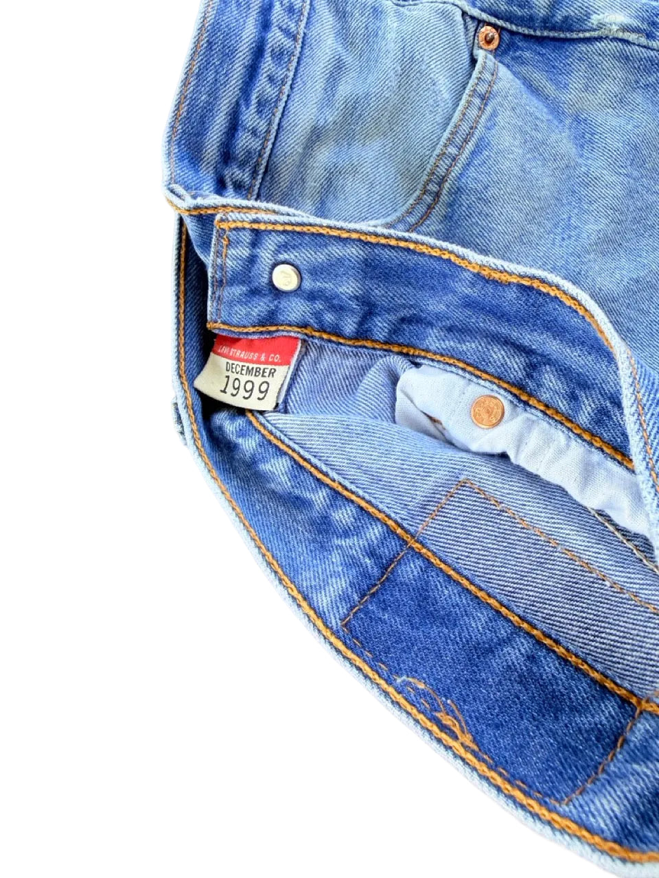 Vintage Levi's 501 Jeans | W30 x L32 | December 1999 | Made in USA